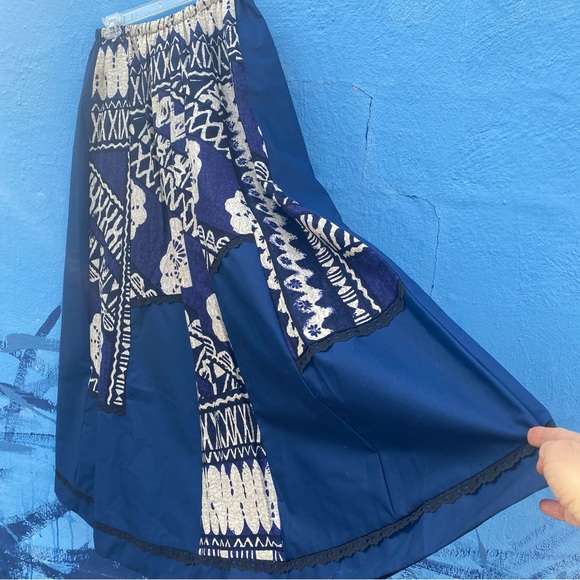 Vintage prairie skirt made with Hawaiian fabric navy blue and lace - Picture 10 of 16